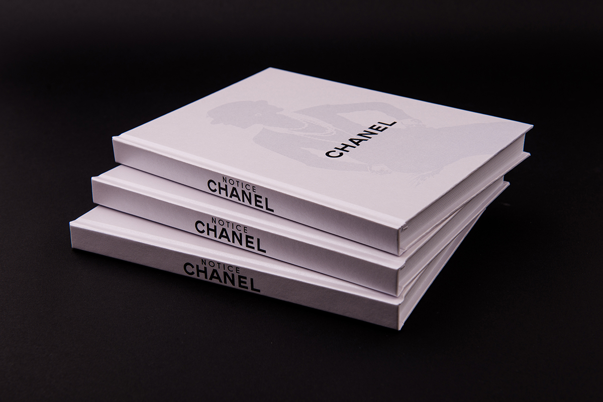 Модный ежедневник Chanel White Silhouette